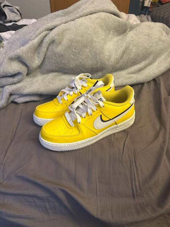 Nike - Picture 3 of 3